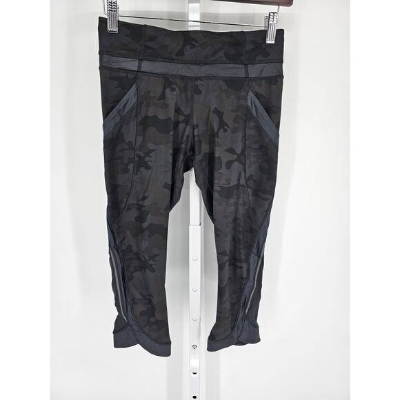 Lululemon Chase Me Crop II leggings in a black and gray camo pattern Sz 4 - Picture 1 of 5